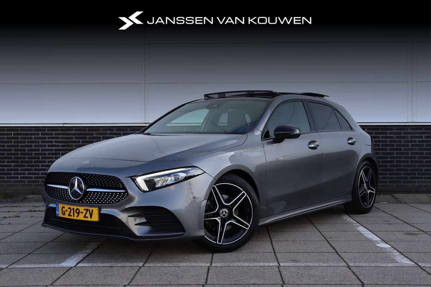 Mercedes-Benz A-klasse - 180 Business Solution AMG Automaat Pano Stoelverwarming Navigatie Widescreen - AutoWereld.nl