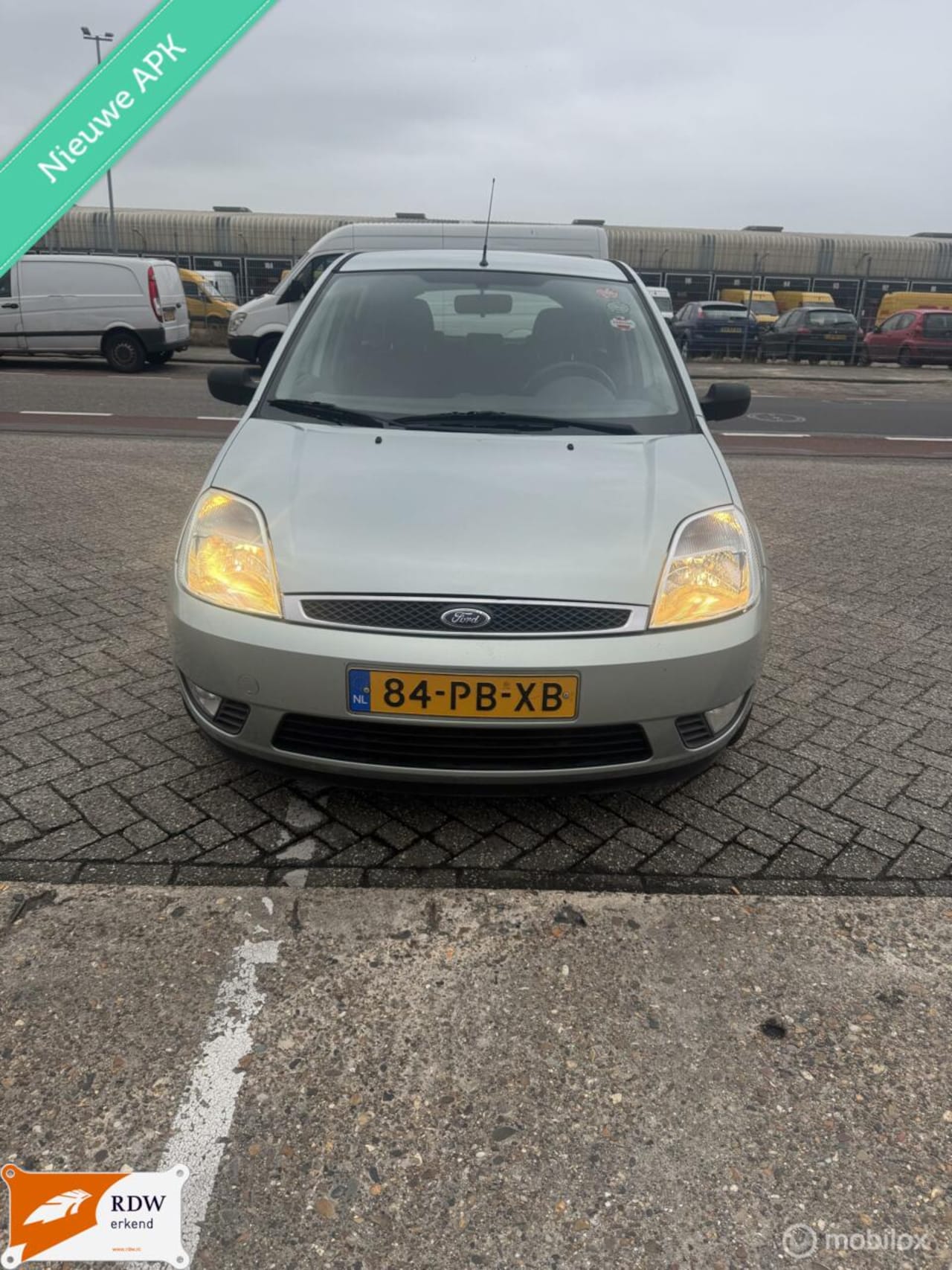 Ford Fiesta - 1.6-16V Futura/AUTOMAAT/AIRCO/NEW APK - AutoWereld.nl