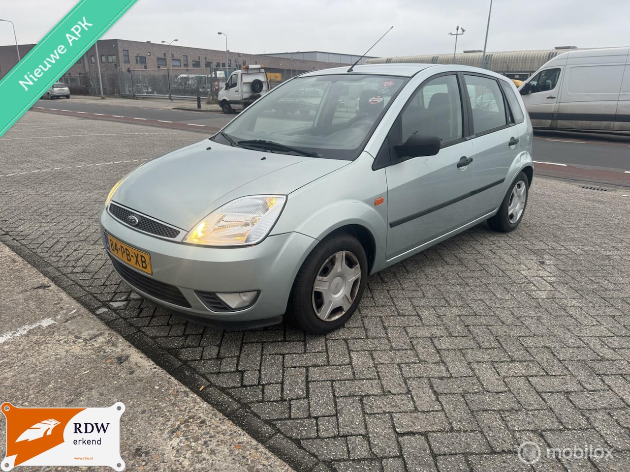 Ford Fiesta - 1.6-16V Futura/AUTOMAAT/AIRCO/NEW APK - AutoWereld.nl