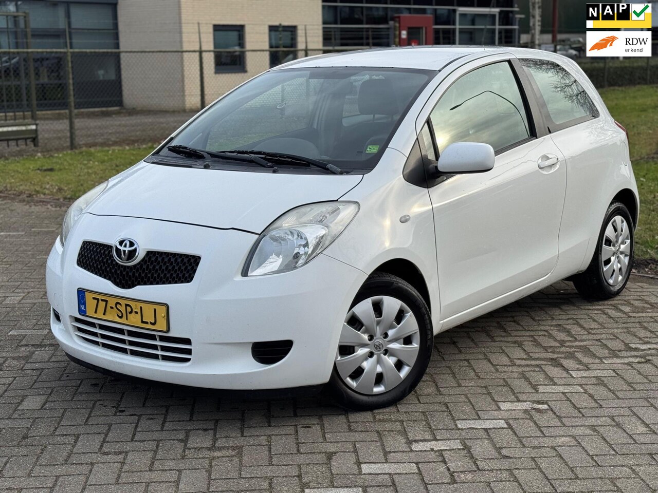 Toyota Yaris - 1.3 VVT-i Sol 1.3 VVTi Sol - AutoWereld.nl