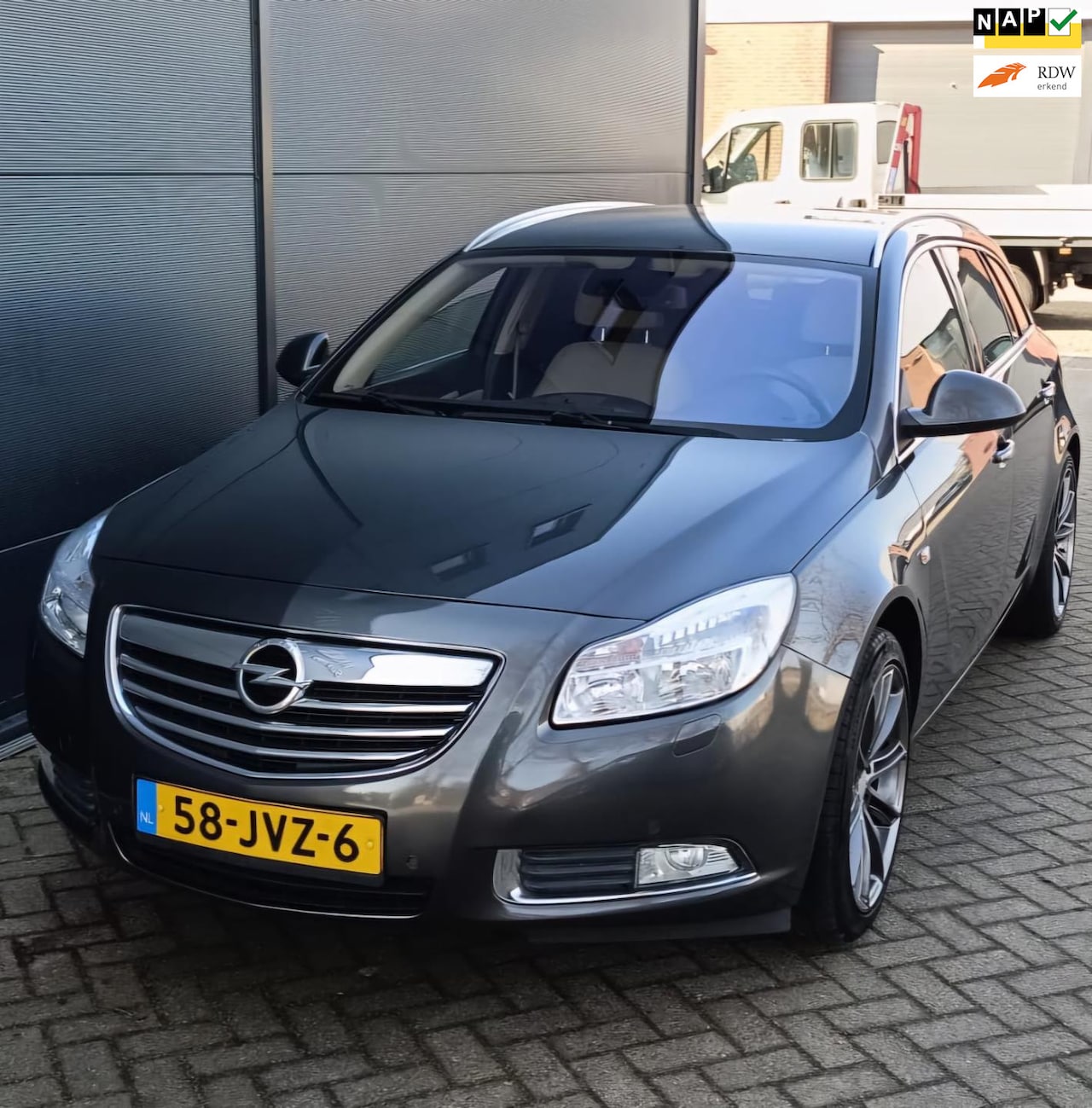 Opel Insignia Sports Tourer - 1.6 T Cosmo Leer/Nav/Nap - AutoWereld.nl