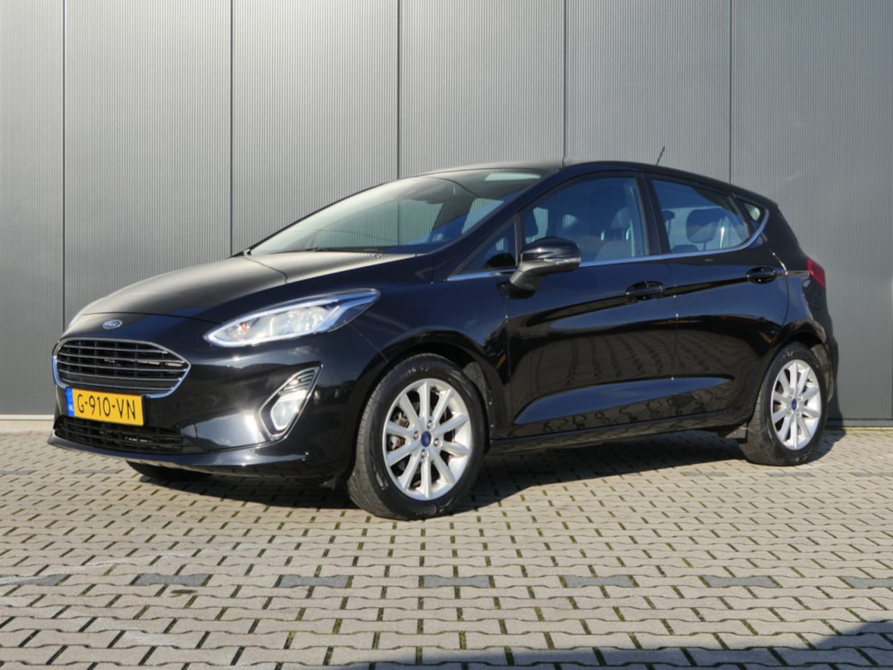 Ford Fiesta - 1.0 EcoBoost Titanium | Lichtmetalen Velgen | CarPlay/Android Auto | Parkeersensoren | Cru - AutoWereld.nl