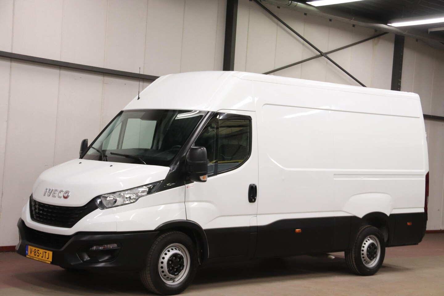 Iveco Daily - 35S14V 2.3 L2H2 Financial Lease 395 euro per maand - AutoWereld.nl