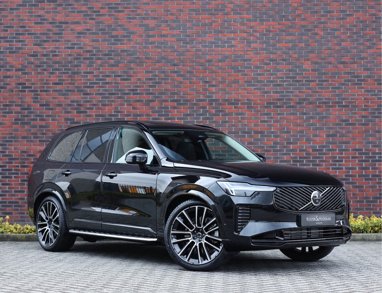 Volvo XC90 - T8 AWD Ultra Dark *Direct leverbaar!* - AutoWereld.nl