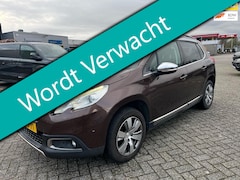 Peugeot 2008 - 1.2 VTi Allure Pack Premium Plus Clima Navi Pano 152.000km