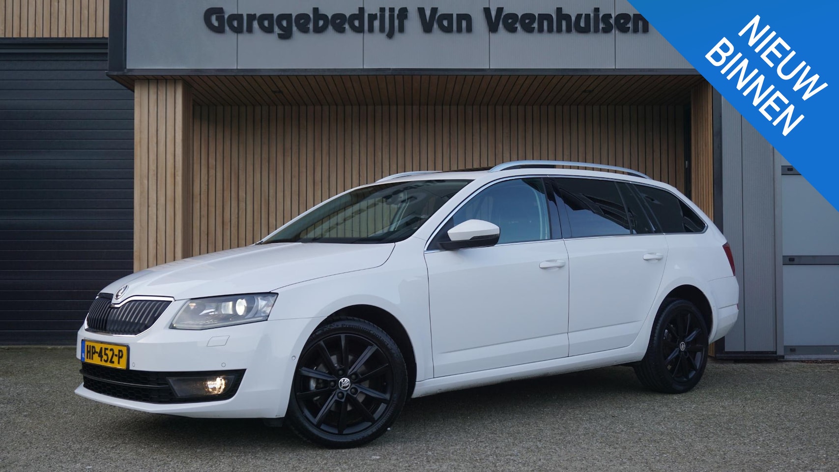 Skoda Octavia Combi - 1.6 TDI 111pk DSG Style Businessline Pano.Dak Xenon Trekhaak 17inch LM Keyless Canton Soun - AutoWereld.nl