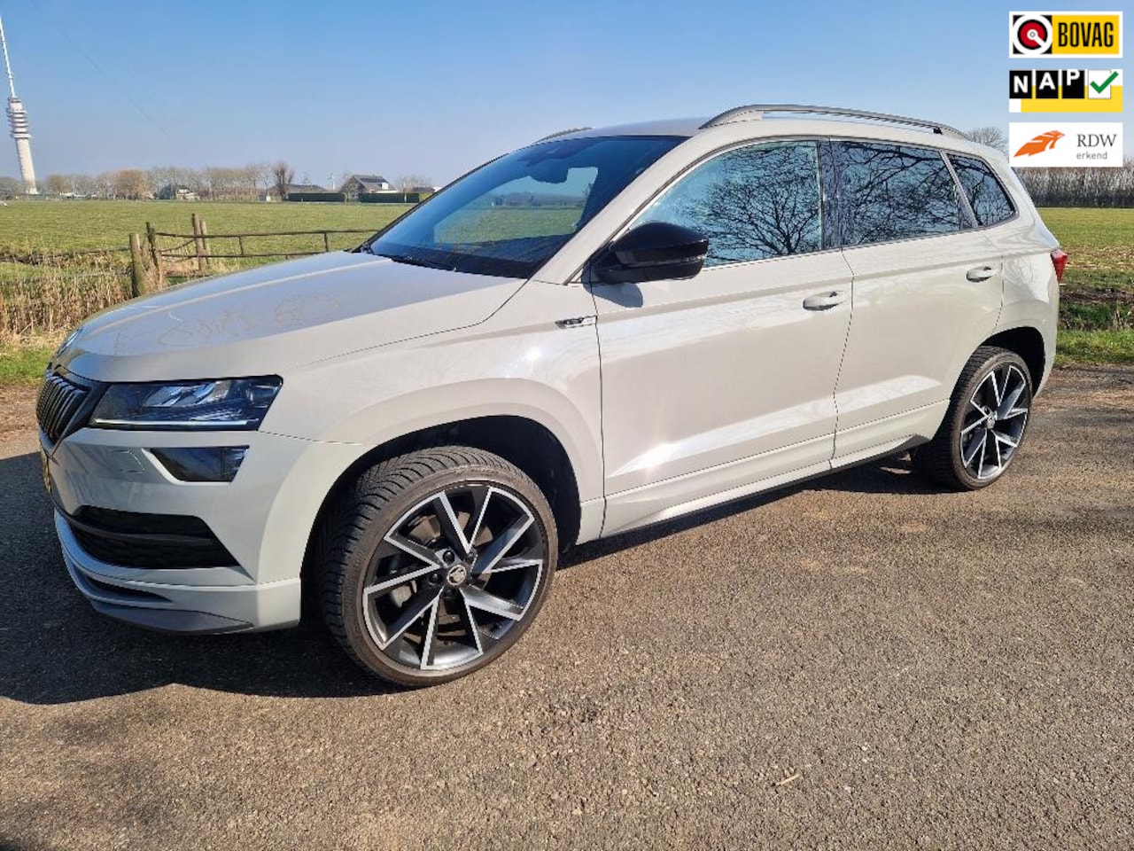 Skoda Karoq - 1.5 TSI ACT Sportline Business 1.5 TSI ACT Sportline Business, 1e eig, org NL, trekhaak - AutoWereld.nl