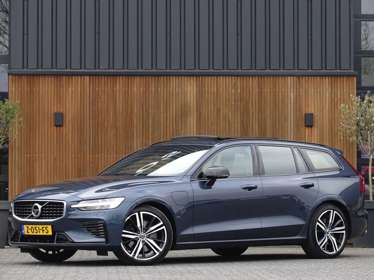 Volvo V60 - 2.0 T8 390PK / AWD / B&W / 2020 / LED - AutoWereld.nl