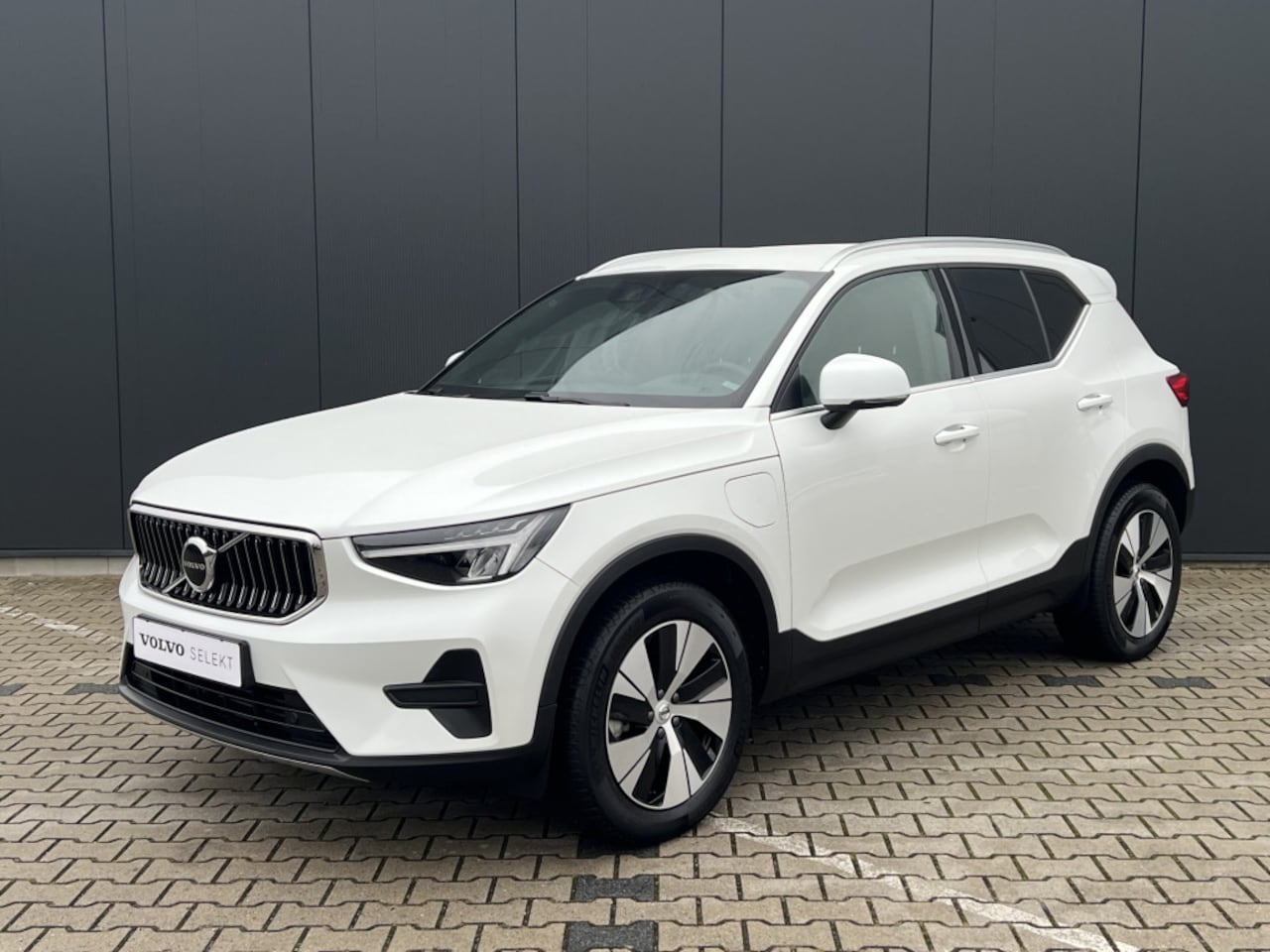 Volvo XC40 - T5 Plug-in hybrid Bright | Trekhaak | Camera | Parelmoer lak | DAB | Keyless | Elektrische - AutoWereld.nl