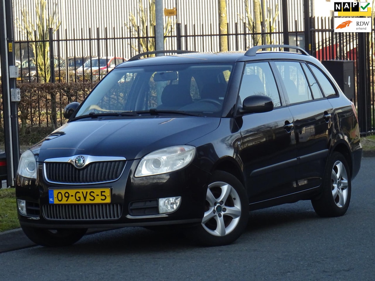 Skoda Fabia Combi - 1.4-16V Sport NAP/AIRCO/CRUISE/NW APK - AutoWereld.nl