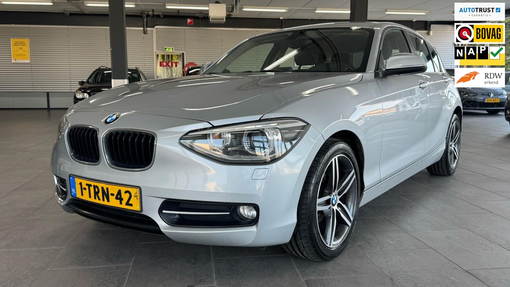 BMW 1-serie - 116d Executive 5-deurs Clima lm-velgen elect-pakket xenon parkeersensoren navigatie start - AutoWereld.nl