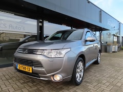 Mitsubishi Outlander - 2.0 PHEV Executive Edition Ecc Navi Trekhaak 2014