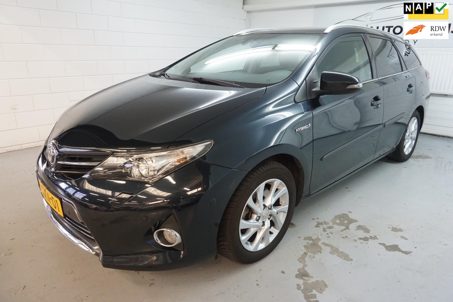 Toyota Auris Touring Sports - 1.8 Hybrid Lease+ /PANO / XENON / CAMERA / NAP - AutoWereld.nl