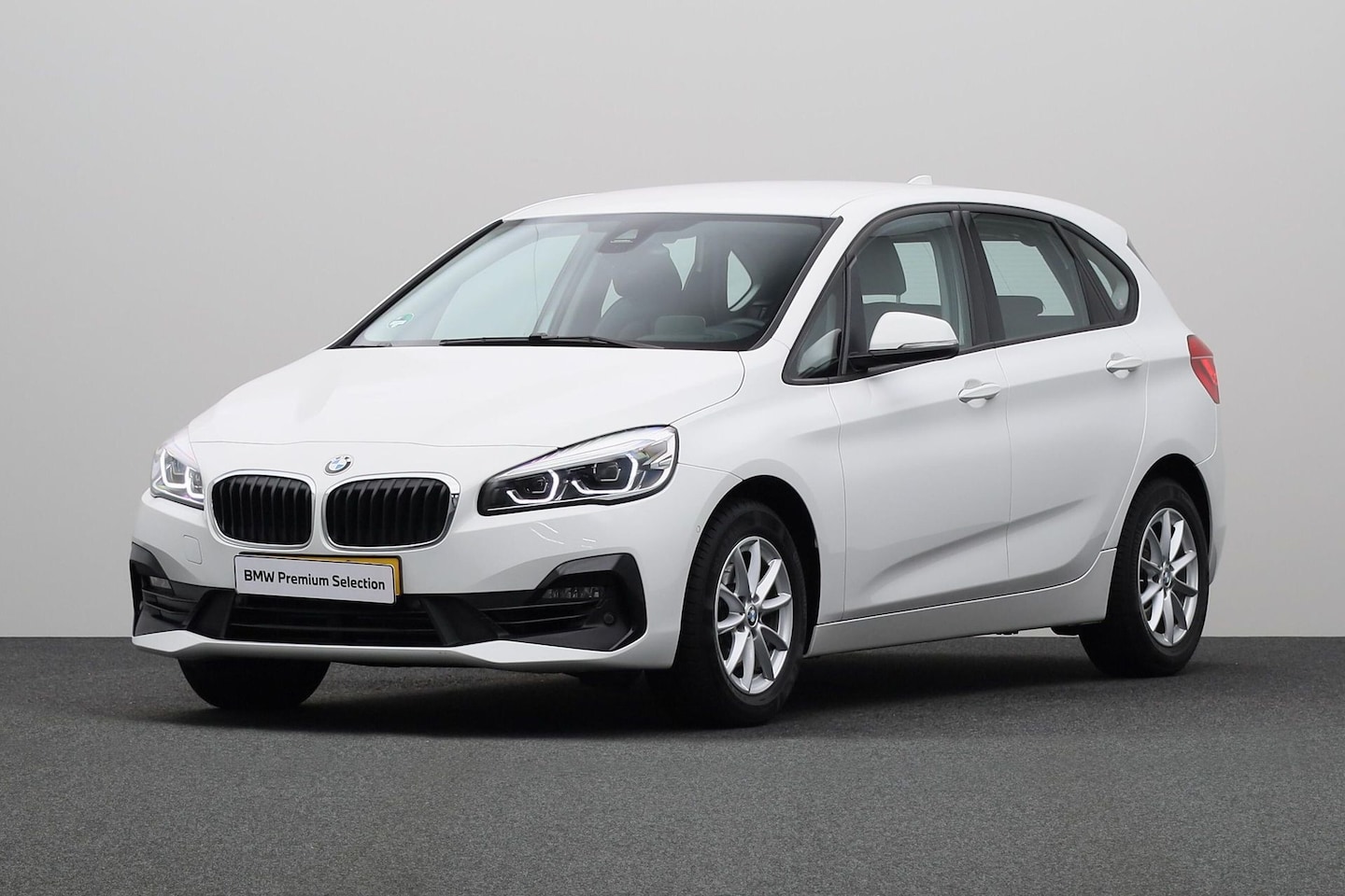 BMW 2-serie Active Tourer - 218i High Executive Edition | Navigatie Plus | Active Cruise Control | Leder | Stoelverwar - AutoWereld.nl