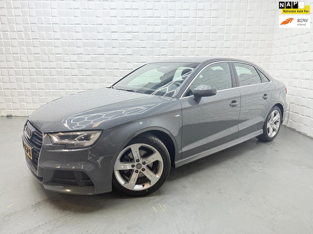 Audi A3 Limousine - 1.0 TFSI 2x S LINE PDC NAVI NAP - AutoWereld.nl