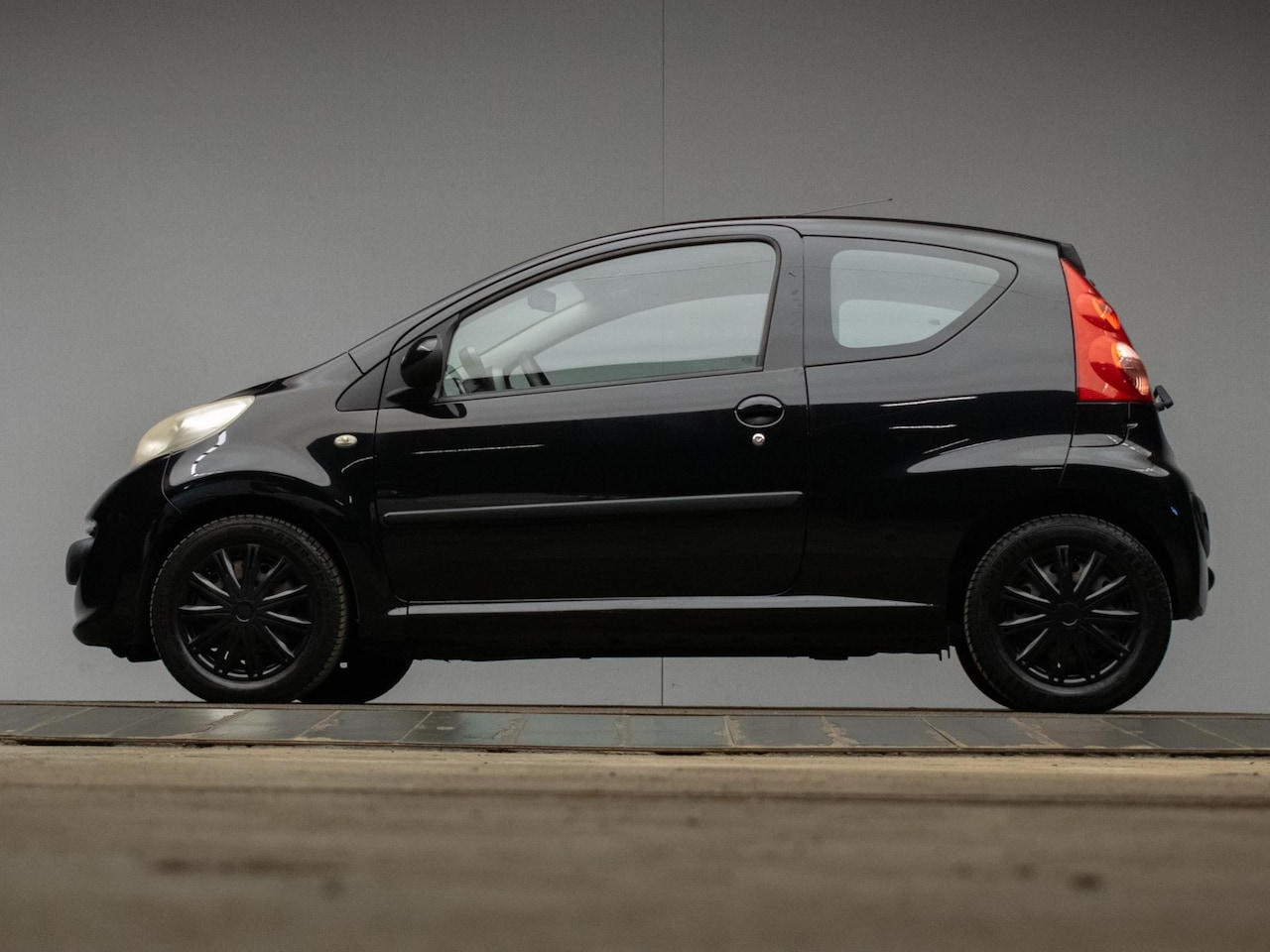 Peugeot 107 - 1.0-12V XR Sport (AIRCO,BLACK EDITION,ELEKTRISCH PAKKET,BLUETOOTH,SPORTSTOELEN,NIEUWE APK, - AutoWereld.nl