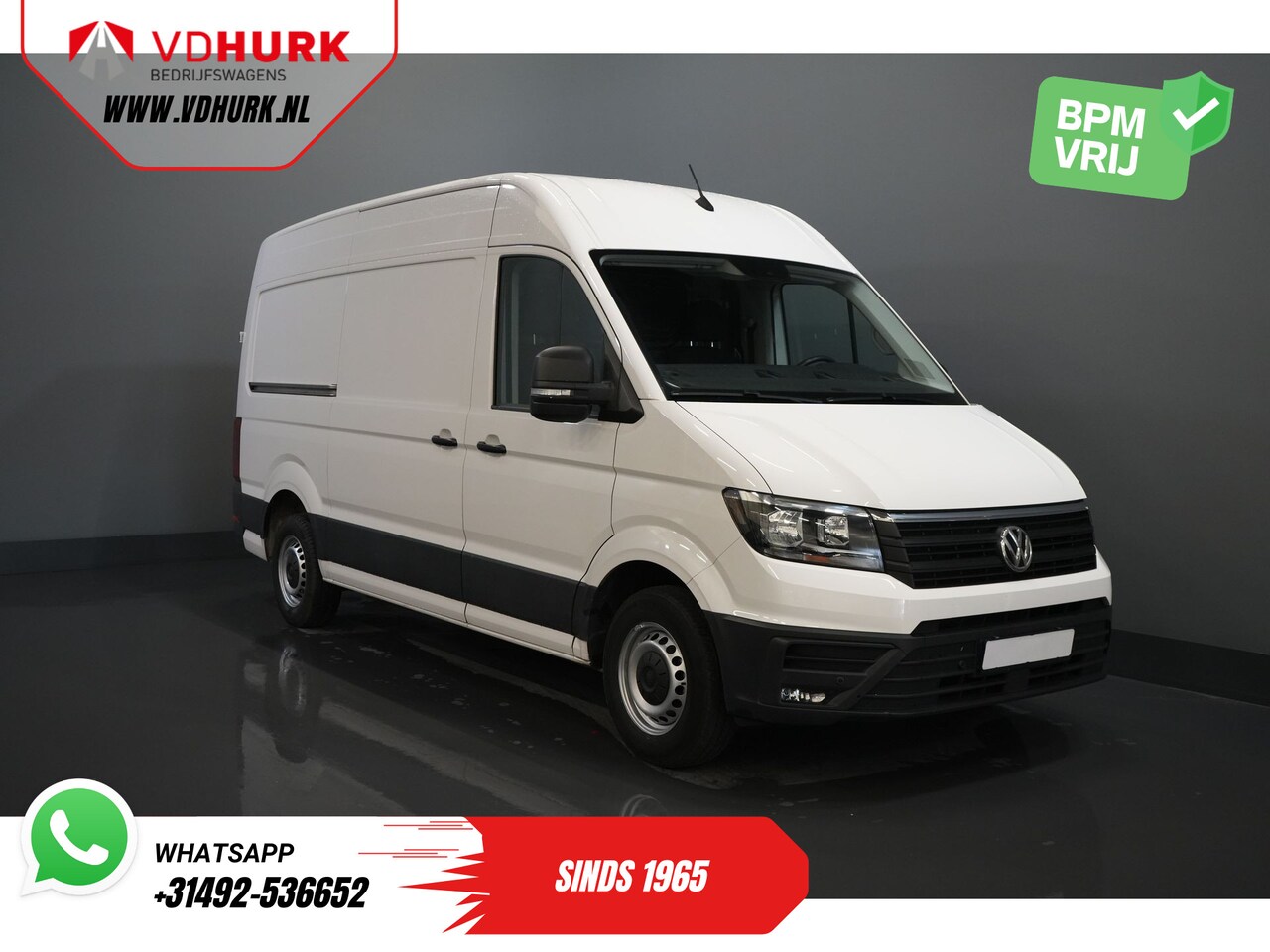 Volkswagen Crafter - 2.0 TDI 140 pk L3H3 Inrichting/ CarPlay/ Navi/ Cruise/ Airco/ PDC/ Trekhaak - AutoWereld.nl