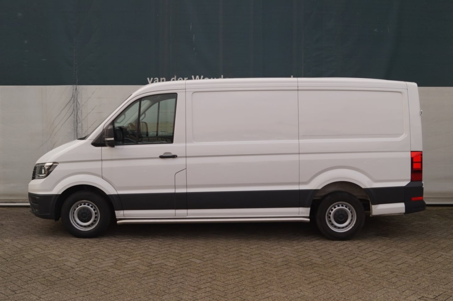 Volkswagen Crafter - 35 2.0 TDI L2-H1 Comfortline -NAVI-PDC-CAM-DAB- - AutoWereld.nl