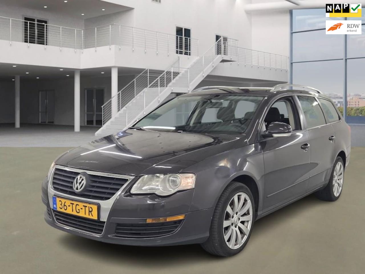 Volkswagen Passat Variant - 1.6 FSI Trendline/APK TOT 15-04-2025 - AutoWereld.nl