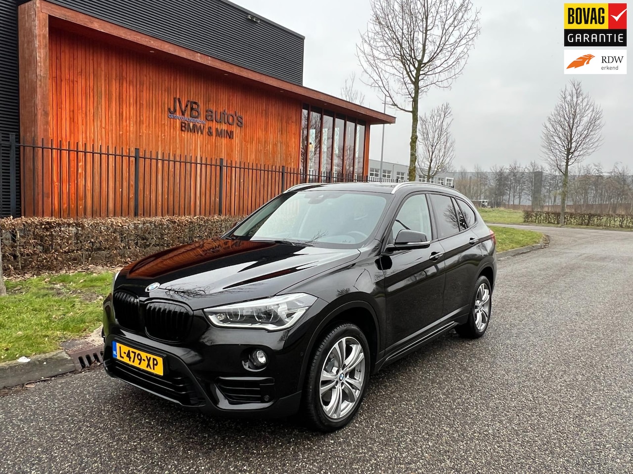 BMW X1 - xDrive20i XDrive20i, Sportstoelen, adaptive cruise, HUD, LED - AutoWereld.nl