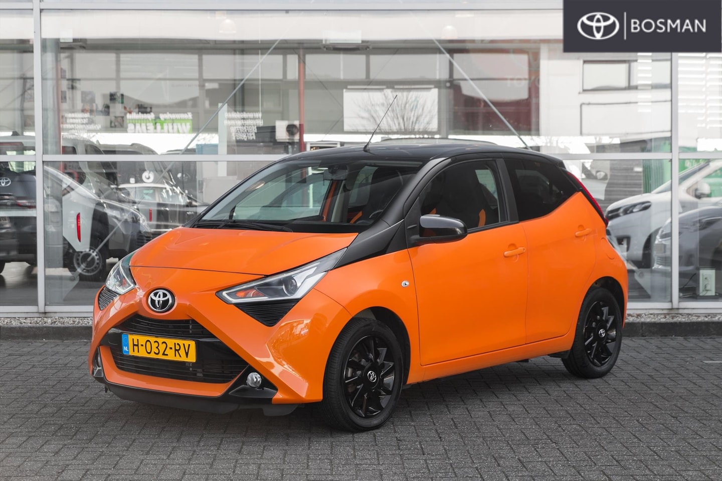 Toyota Aygo - 1.0 VVT-i 72pk 5D x-cite | CarPlay | Dlr. Ondh. | 1e Eig. - AutoWereld.nl