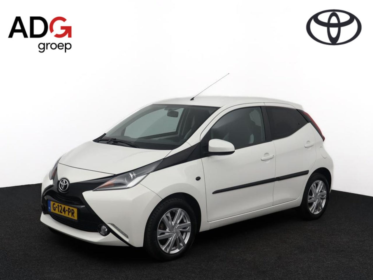 Toyota Aygo - 1.0 VVT-i x-play | Airco | Parkeercamera | Apple carplay - Android auto| Dealeronderhouden - AutoWereld.nl