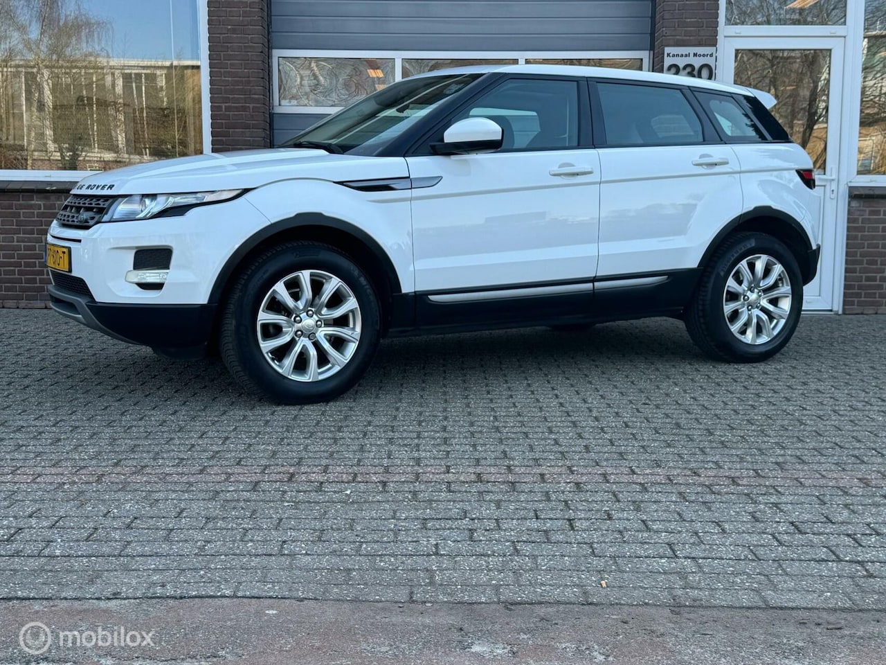 Land Rover Range Rover Evoque - 2.2 eD4 2WD Pure FULL-OPTIONS! - AutoWereld.nl