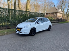 Peugeot 208 - 1.2 VTi 5-Deurs Airco, Navigatie, Trekhaak