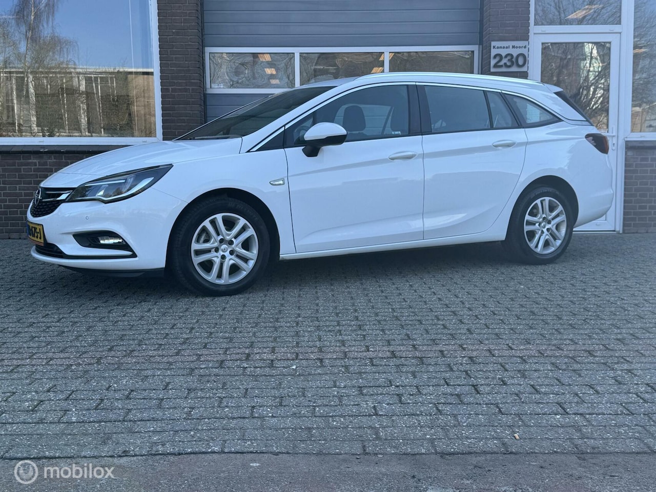 Opel Astra Sports Tourer - 1.0 Business+ ECC-AIRCO/NAVI/CRUISE - AutoWereld.nl