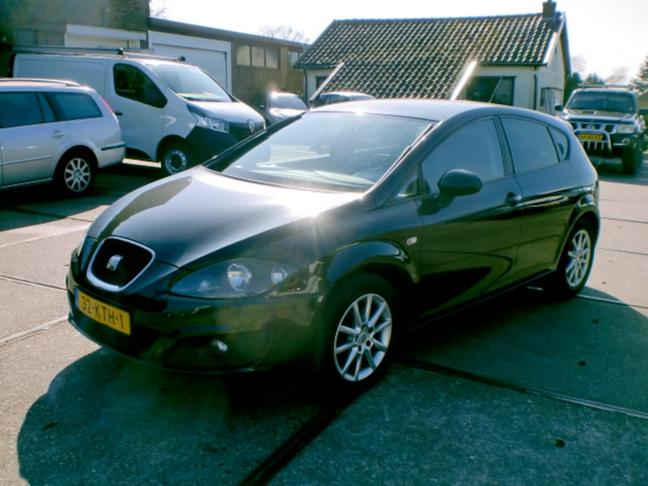 Seat Leon - 1.9 TDI ZWART 5DRS AIRCO NAVIGATIE TEL AUDIO AUX NAP - AutoWereld.nl