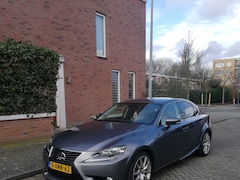 Lexus IS - 300h Edition Hybride met 193pk, Zeer betrouwbaar en zeer luxe. moet helaas weg ivm auto van de zaak