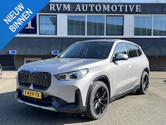 BMW iX1 - xDrive30 Launch Edition 67 kWh ORIG. NL. NAP KM. | LEDER | PANO | ELEK. STOEL