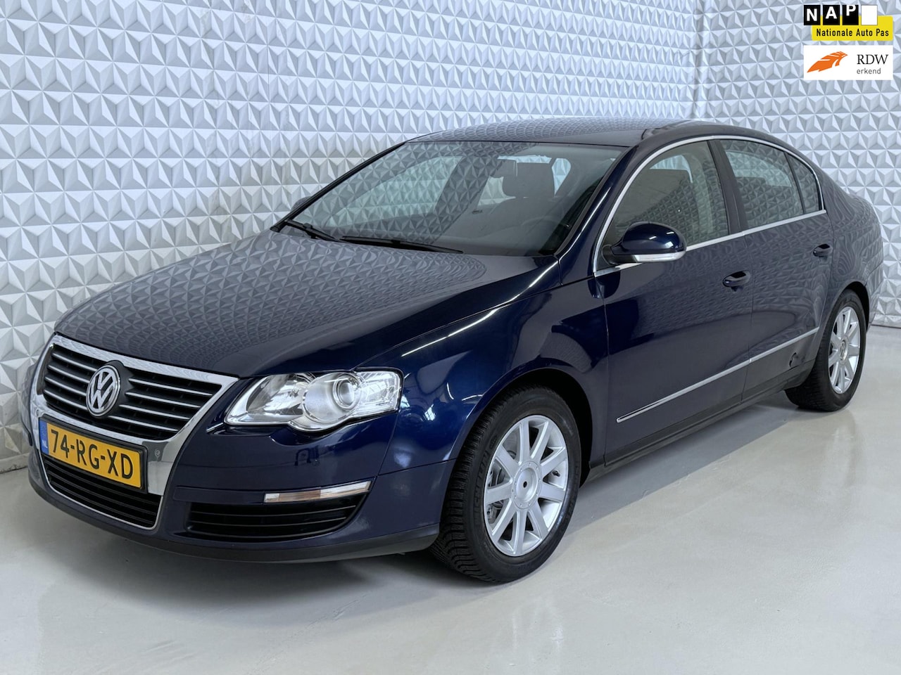 Volkswagen Passat - 2.0 FSI Highline Clima Cruise Trekhaak (2005) - AutoWereld.nl