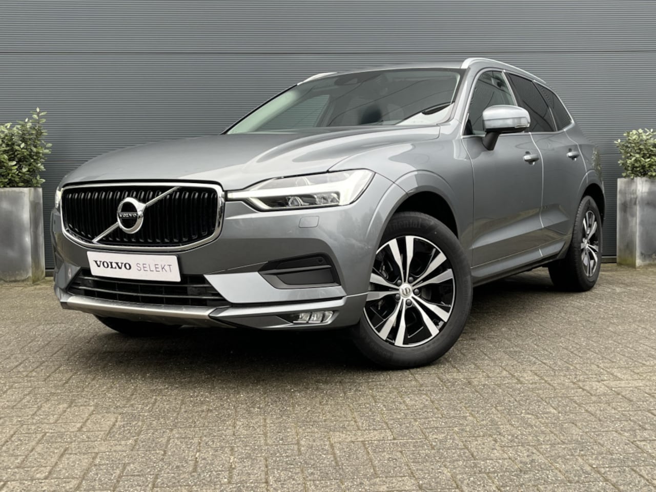 Volvo XC60 - 2.0 B5 ME | DAB ontvanger | audio installatie premium | cruise control adaptief met Stop&G - AutoWereld.nl