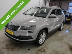 Skoda Karoq - 1.5 TSI DSG ACT Business Edition Plus Wegklapbare trekhaak - Dodehoek detectie - Stoel+Voo