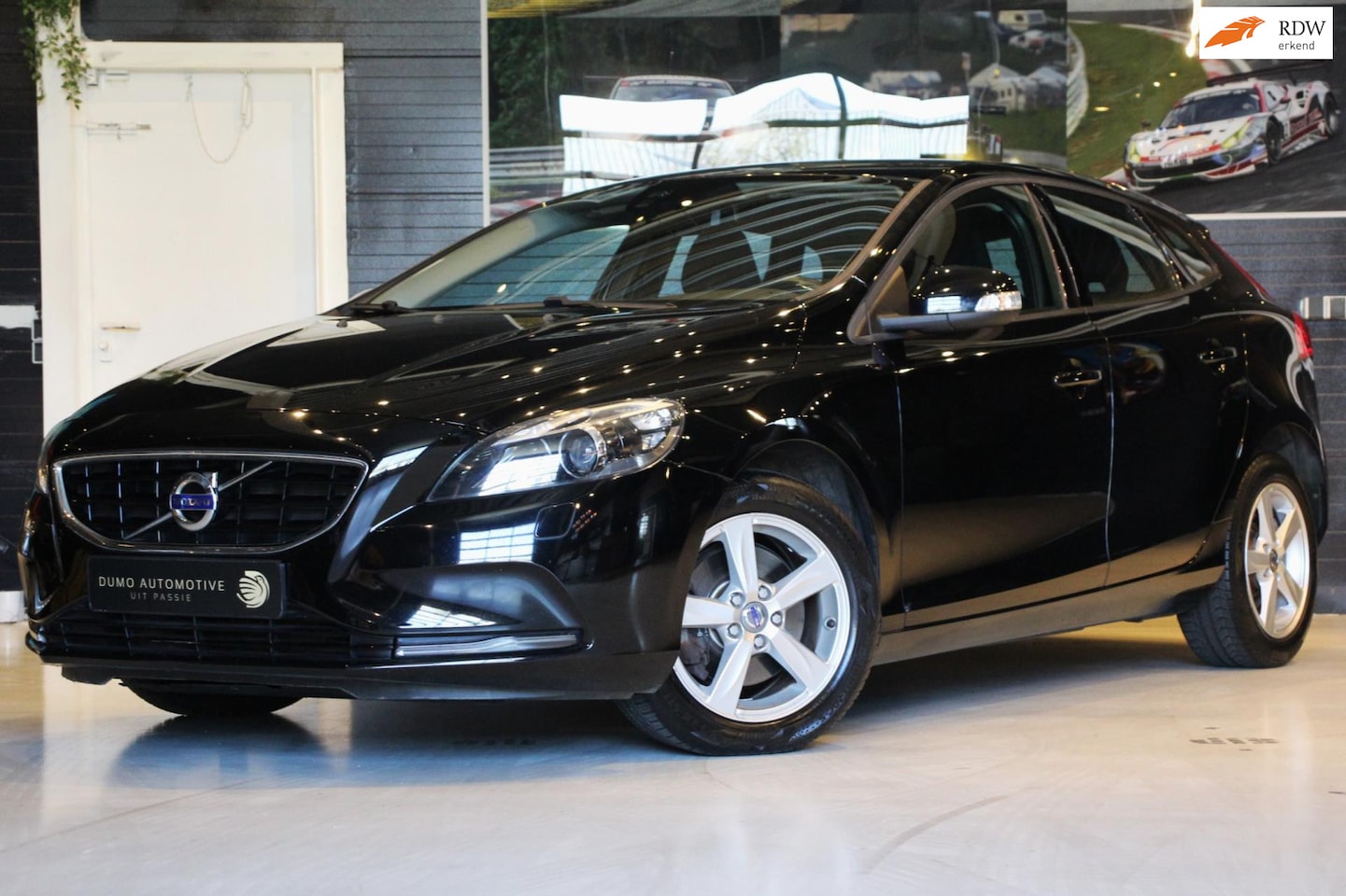 Volvo V40 - 1.6 T2 You! INC BTW - XENON - CRUISE - PDC - HIGH PERF AUDIO - DEALER OH! - AutoWereld.nl