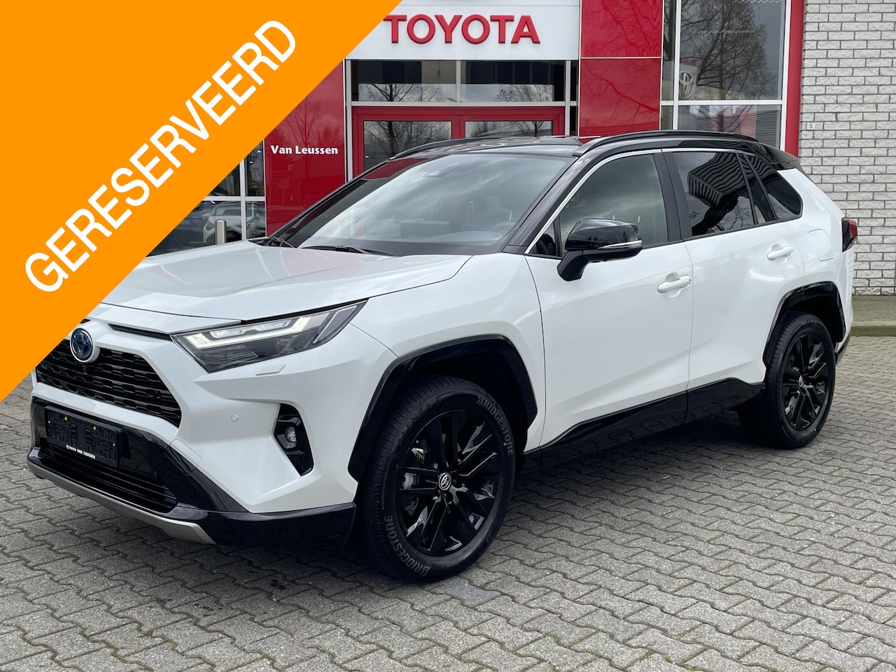 Toyota RAV4 - 2.5 HYBRID BI-TONE STOEL/STUUR/VOORRUITVERW BLIND-SPOT PARK-SENSOREN 360° CAMERA 19" LM-VE - AutoWereld.nl