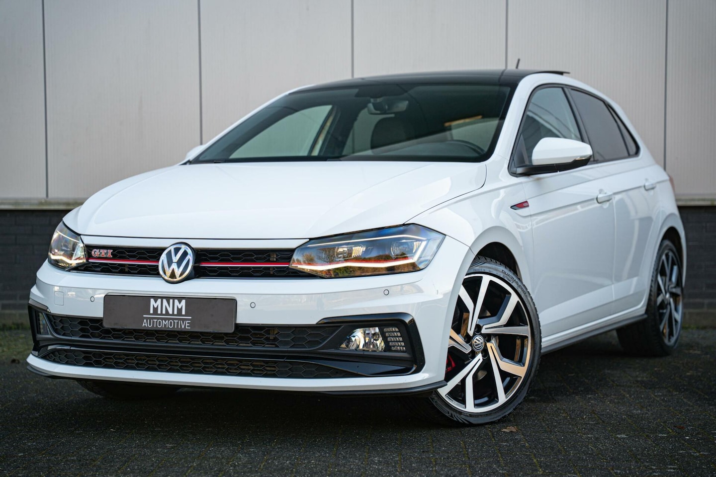 Volkswagen Polo - 2.0 TSI GTI |Pano|Alcantara|Virtual|Keyless - AutoWereld.nl