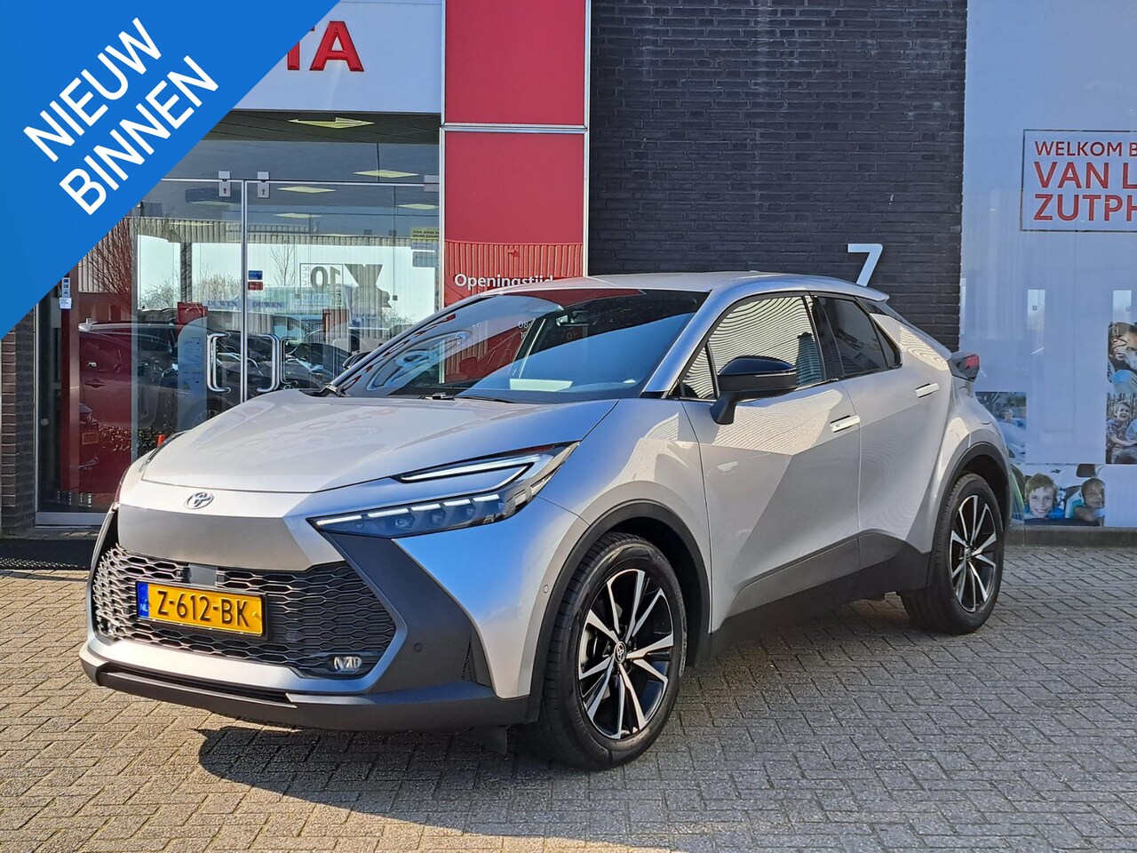 Toyota C-HR - 1.8 Hybrid 140 First Edition DODEHOEK DETECTIE LED CAMERA - AutoWereld.nl