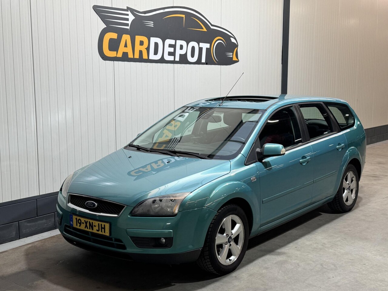 Ford Focus Wagon - 2.0-16V Titanium 2.0-16V Titanium - AutoWereld.nl