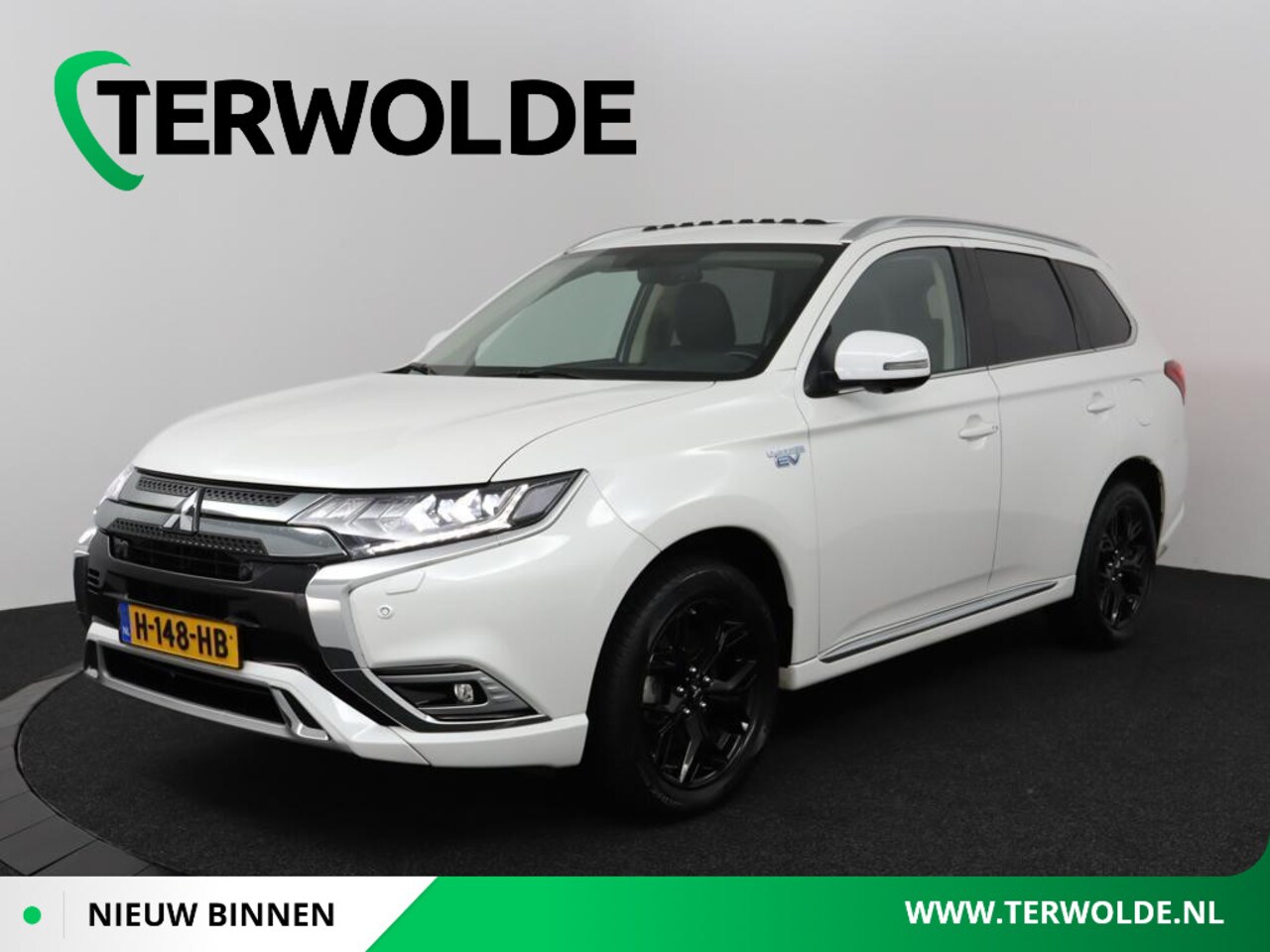 Mitsubishi Outlander - 2.4 PHEV Intense+ | Trekhaak | Schuifdak | Camera | Leder / Alcantara | - AutoWereld.nl