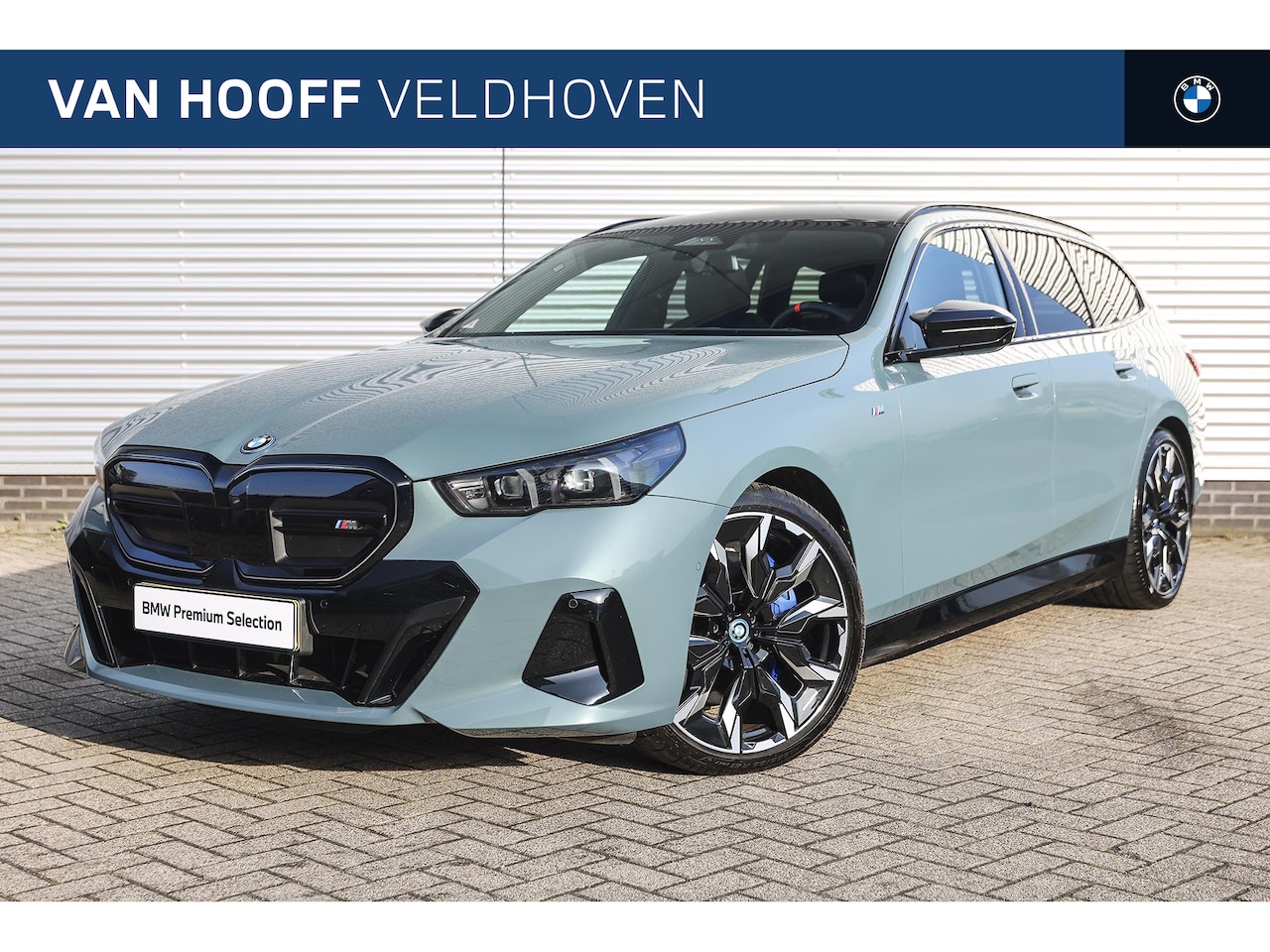 BMW i5 Touring - M60 xDrive 84 kWh / Panoramadak / Adaptief onderstel professional / Stoelventilatie / Stoe - AutoWereld.nl