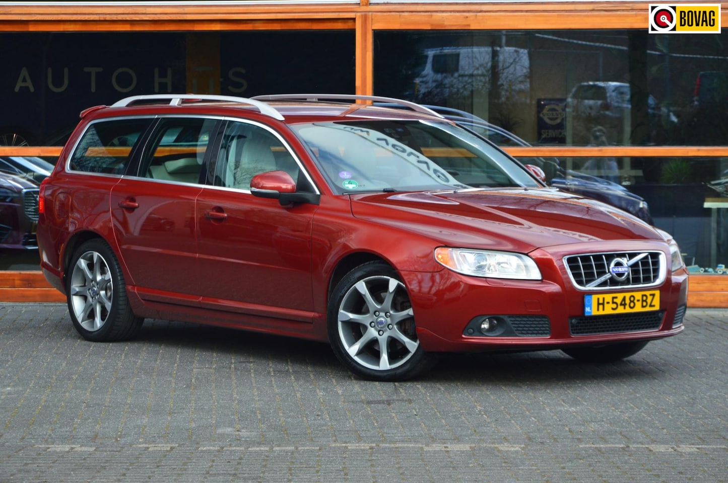 Volvo V70 - 2.5FT Summum | Trekhaak | Bluetooth | BLIS | stoelverwarming | Parkeersensoren rondom | - AutoWereld.nl