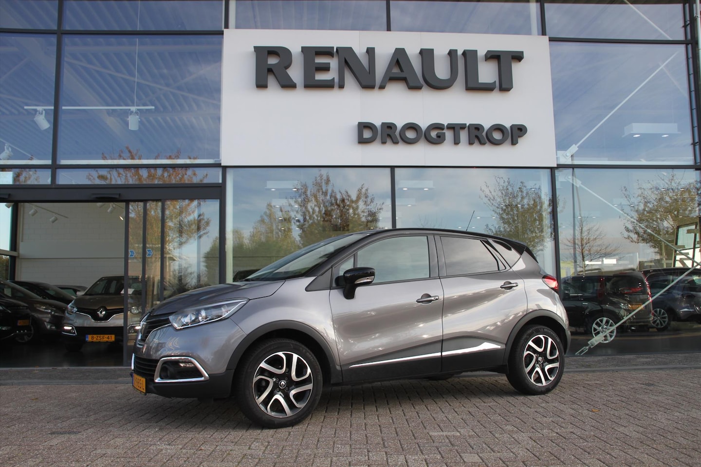 Renault Captur - 90PK-DYNAMIQUE-81DKM-NAVI-CAMERA-TREKHAAK- - AutoWereld.nl