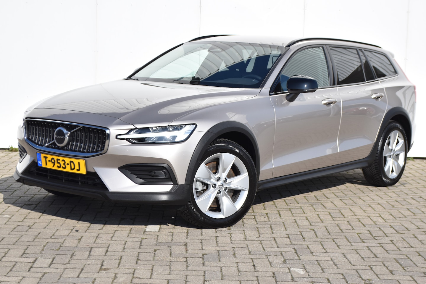 Volvo V60 Cross Country - 2.0 B5 AWD Plus 2.0 B5 AWD Plus - AutoWereld.nl