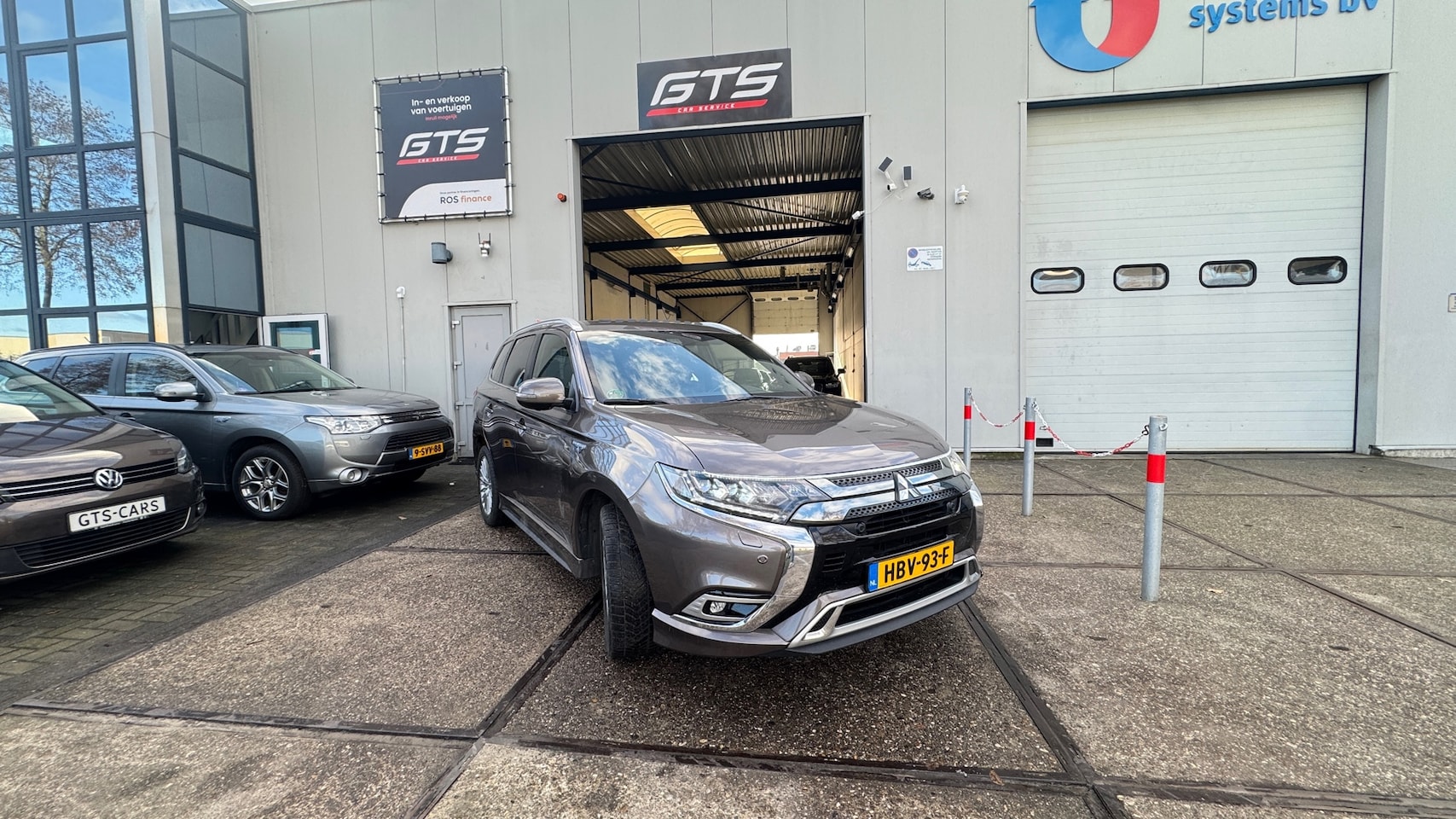 Mitsubishi Outlander - 2.4 PHEV Instyle+ 2.4 PHEV Instyle - AutoWereld.nl