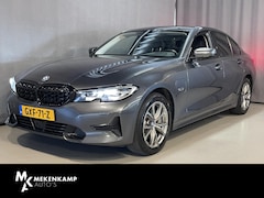 BMW 3-serie - 330e Sport Line 17"/Trekhaak/Adaptieve cruise/Stuur + stoelverwarming/PDC v+a/Sportstoelen