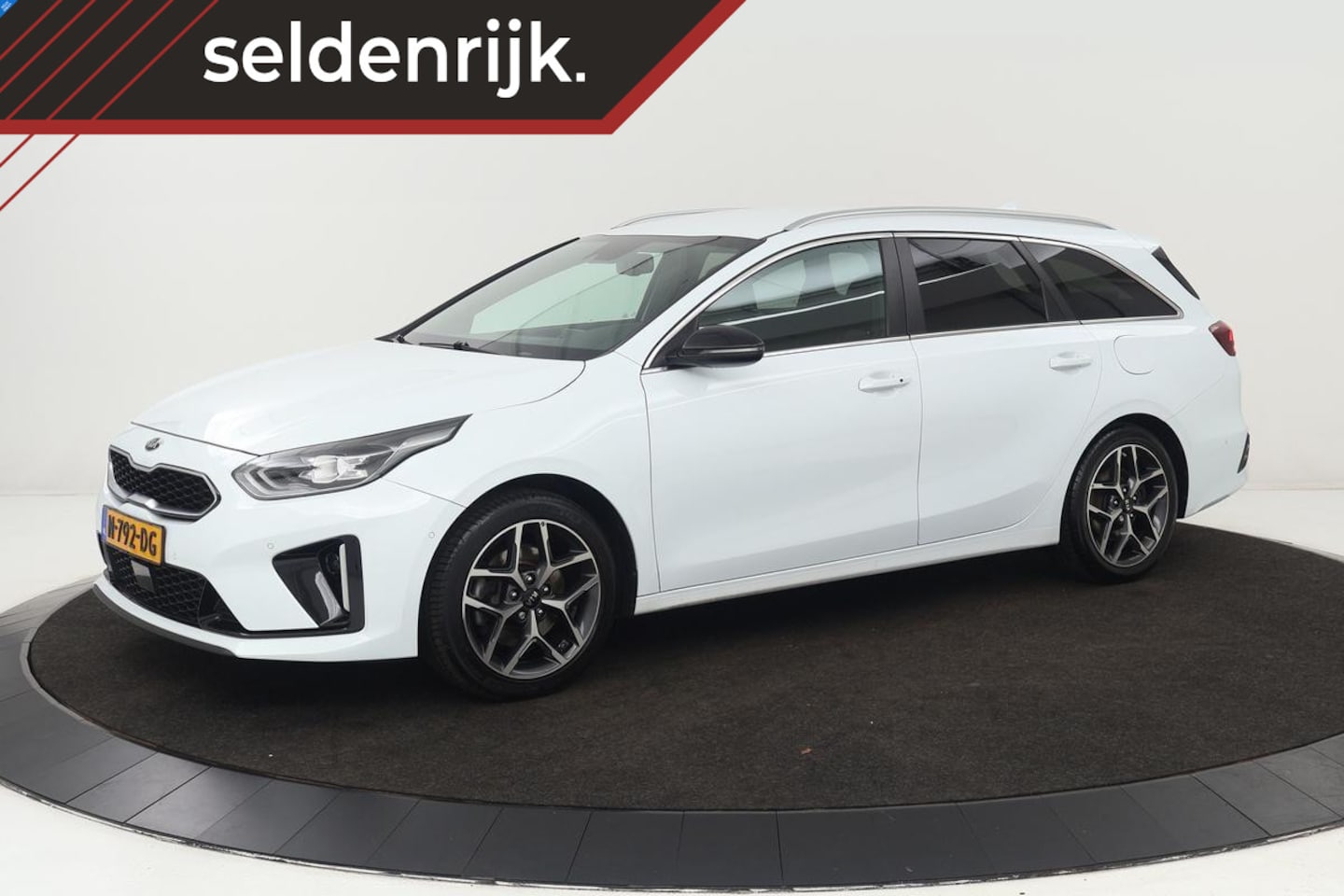 Kia Cee'd - Ceed 1.0 T-GDi GT-Line | Trekhaak | Stoel & stuurverwarming | Camera | Carplay | Park Assi - AutoWereld.nl