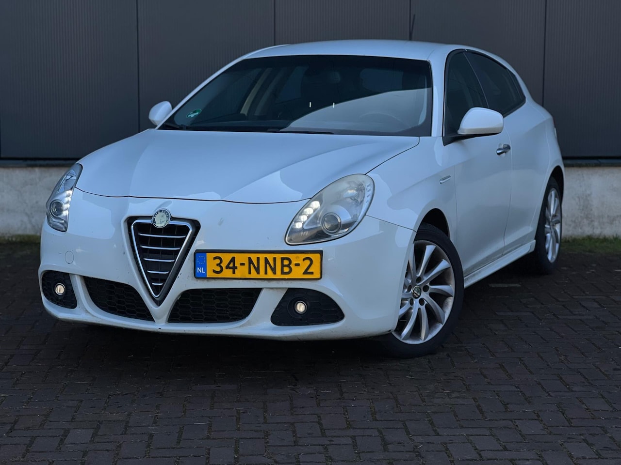 Alfa Romeo Giulietta - 1.6 JTDm Distinctive LED - AutoWereld.nl