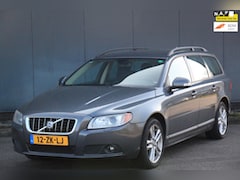 Volvo V70 - 2.5T Kinetic Xenon/Parkeersensor/17"inch lmv/Trekhaak